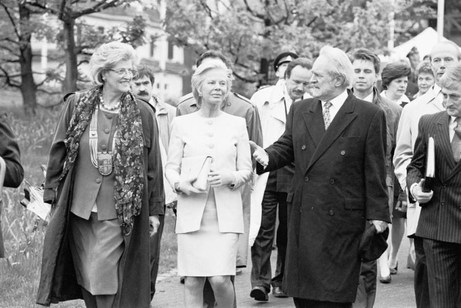 In 1994 besuchten die damalige Herzogin von Kent und der damalige NRW-Ministerpräsident Johannes Rau die Mülheimer Landesgartenschau (MüGa). Oberbürgermeisterin a.D. Eleonore Güllenstern empfing die Gäste und machte mit ihnen einen Rundgang durch die MüGa. Sie trug zu diesem Anlass die Goldene Amtskette.