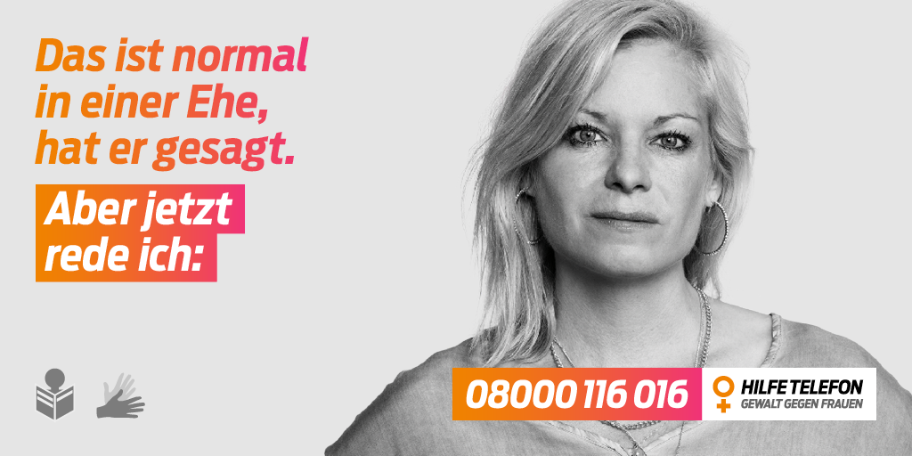 Kampagnenbild des Hilfetelefons bei Gewalt gegen Frauen. Blonde Frau, im Bild steht geschrieben: Das ist normal in einer Ehe hat er gesagt. Aber jetzt rede ich: