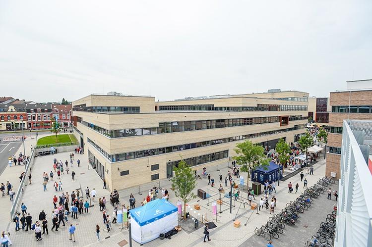 Campus-Fest zur Eröffnung der Hochschule Ruhr West aus der Luft aufgenommen