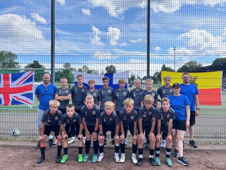 Das Team aus Kouvola bei der internationalen Jugendbegegnung "kick it like friends" 2024.