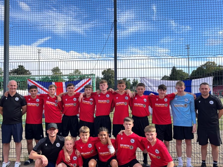 Das Team aus Darlington bei der internationalen Jugendbegegnung "kick it like friends" 2024.