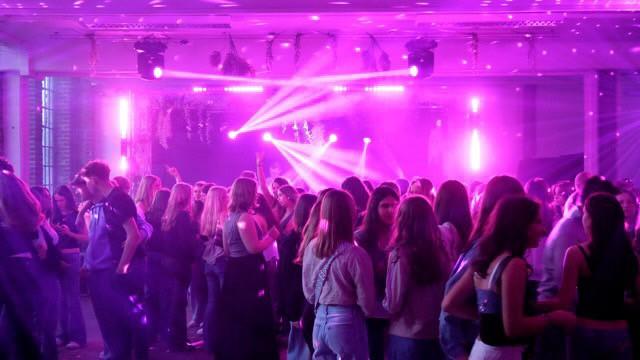 Archivfoto zeigt die gut besuchte Jugenddisco-Veranstaltung „Lil’ Clubbing“ in der Alten Dreherei.