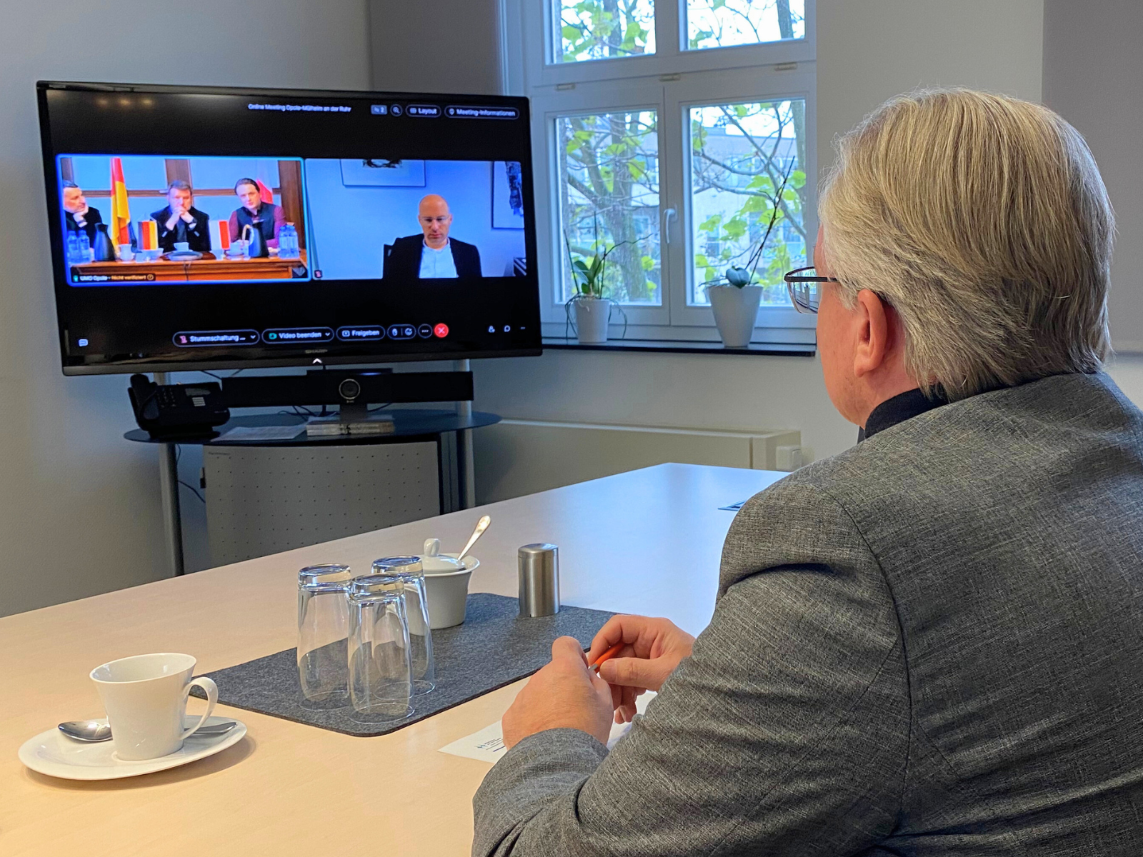 Videokonferenz mit Oberbürgermeister Marc Buchholz, Beigeordneten Felix Blasch, dem Stadtpräsidenten Arkadiusz Wiśniewski sowie Vertreterinnen und Vertretern aus der Stadtverwaltung Opole