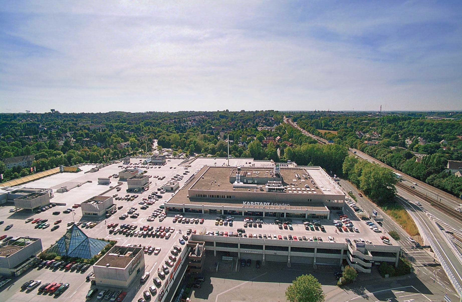 Blick von oben auf das Rhein-Ruhr-Zentrum, Mülheims größtes Einkaufszentrum