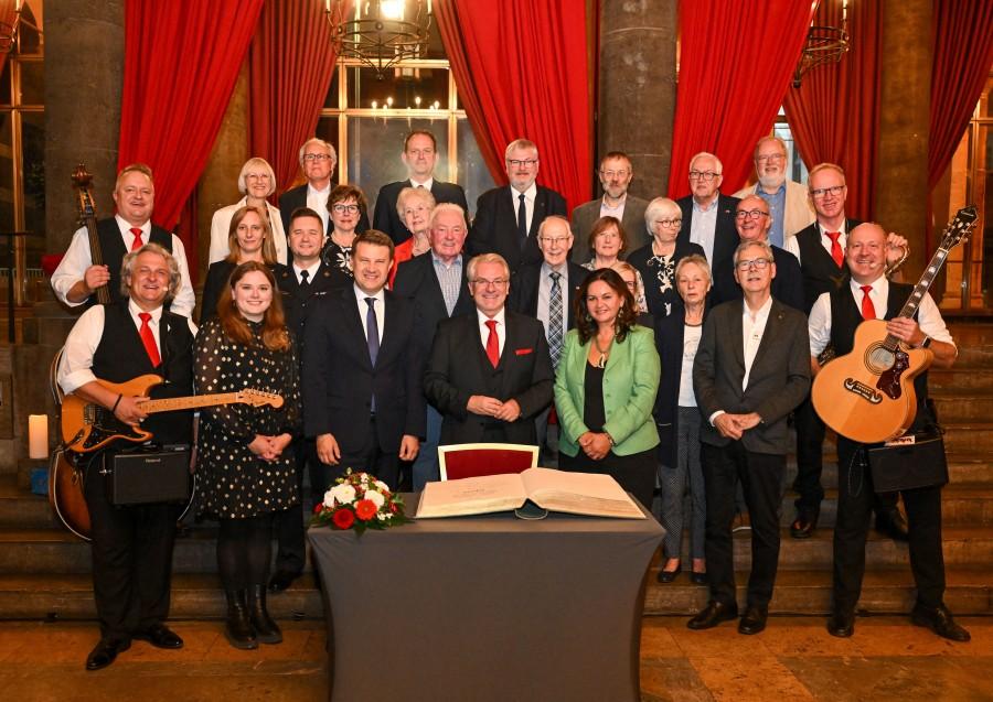 Festakt im Rahmen des Delegationsbesuches der polnischen Gäste am 29. September 2024 in Mülheim an der Ruhr. Bei der Veranstaltung waren Vertreterinnen und Vertreter aus Politik und Verwaltung sowie Mitglieder des Fördervereins Mülheimer Städtepartnerschaften e. V anwesend und feierten das 35-jährige Bestehen der Städtepartnerschaft der Städte Mülheim und Opole.