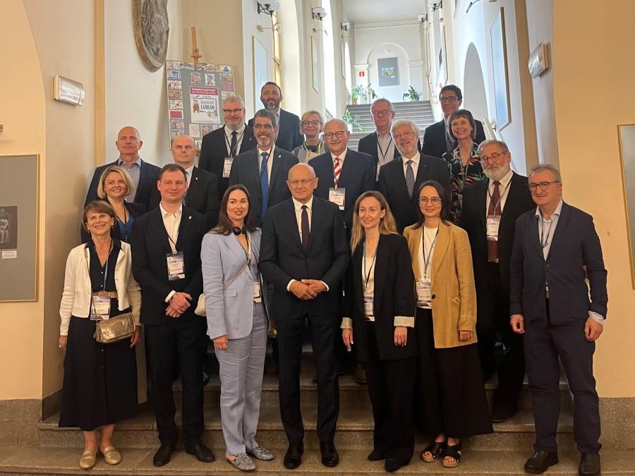 Anwesende Vertreter*innen der Arbeitsgemeinschaft der der Europapreisträgerstädte in Lublin (Polen).