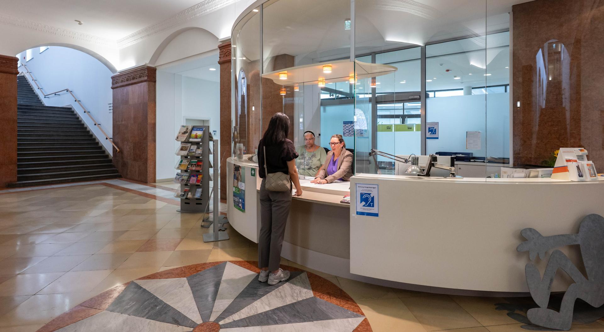 Die Informationstheke im Historischen Rathaus