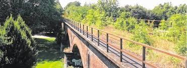 Stillgelegte Eisenbahnbrücke, Ruhrbrücke zwischen MüGa und Ruhrstraße.