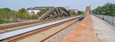Stillgelegte Eisenbahnbrücke, Ruhrbrücke zwischen MüGa und Ruhrstraße.