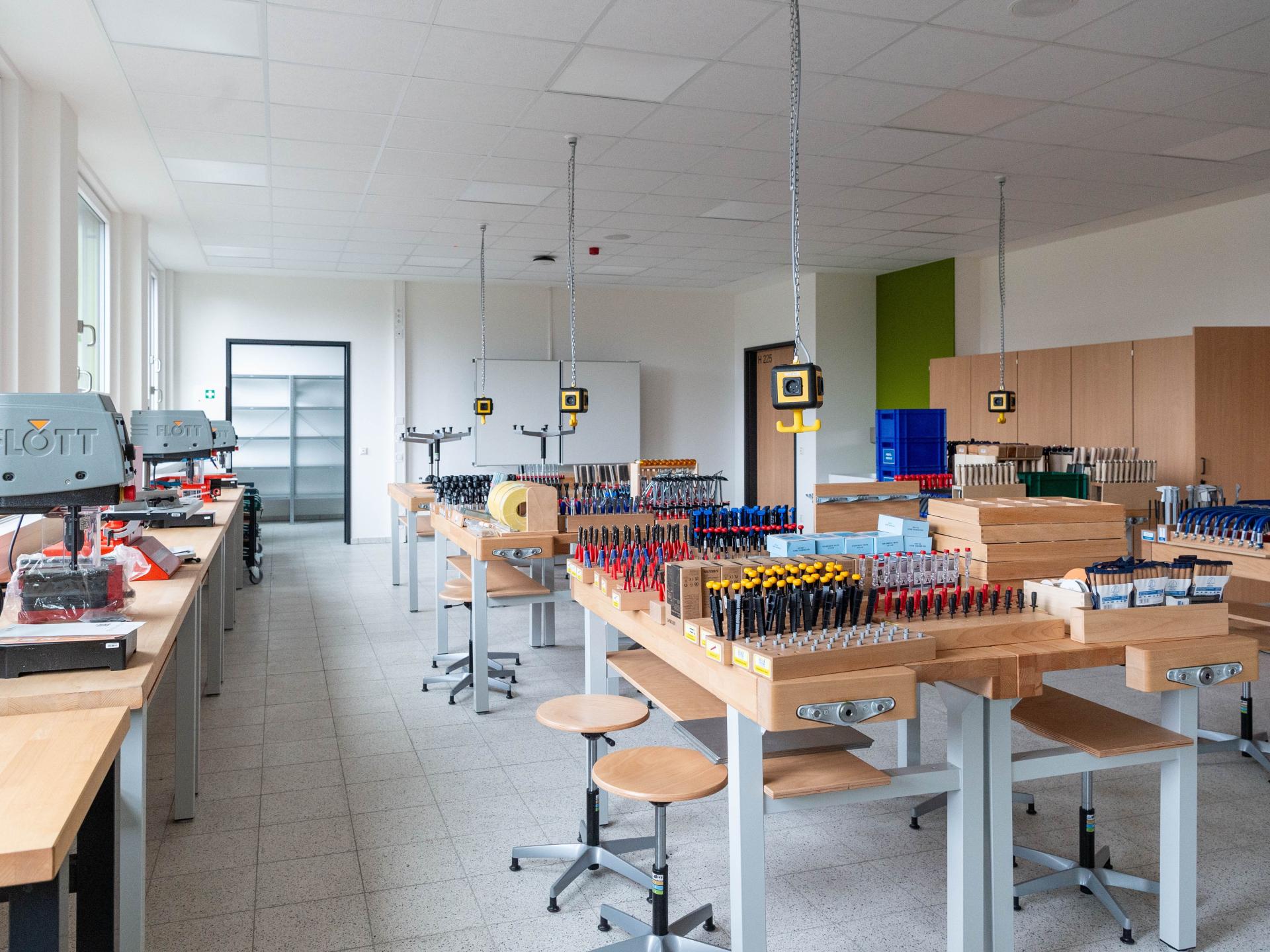 Blick in einen der neuen Werkräume in der Gesamtschule Saarn.