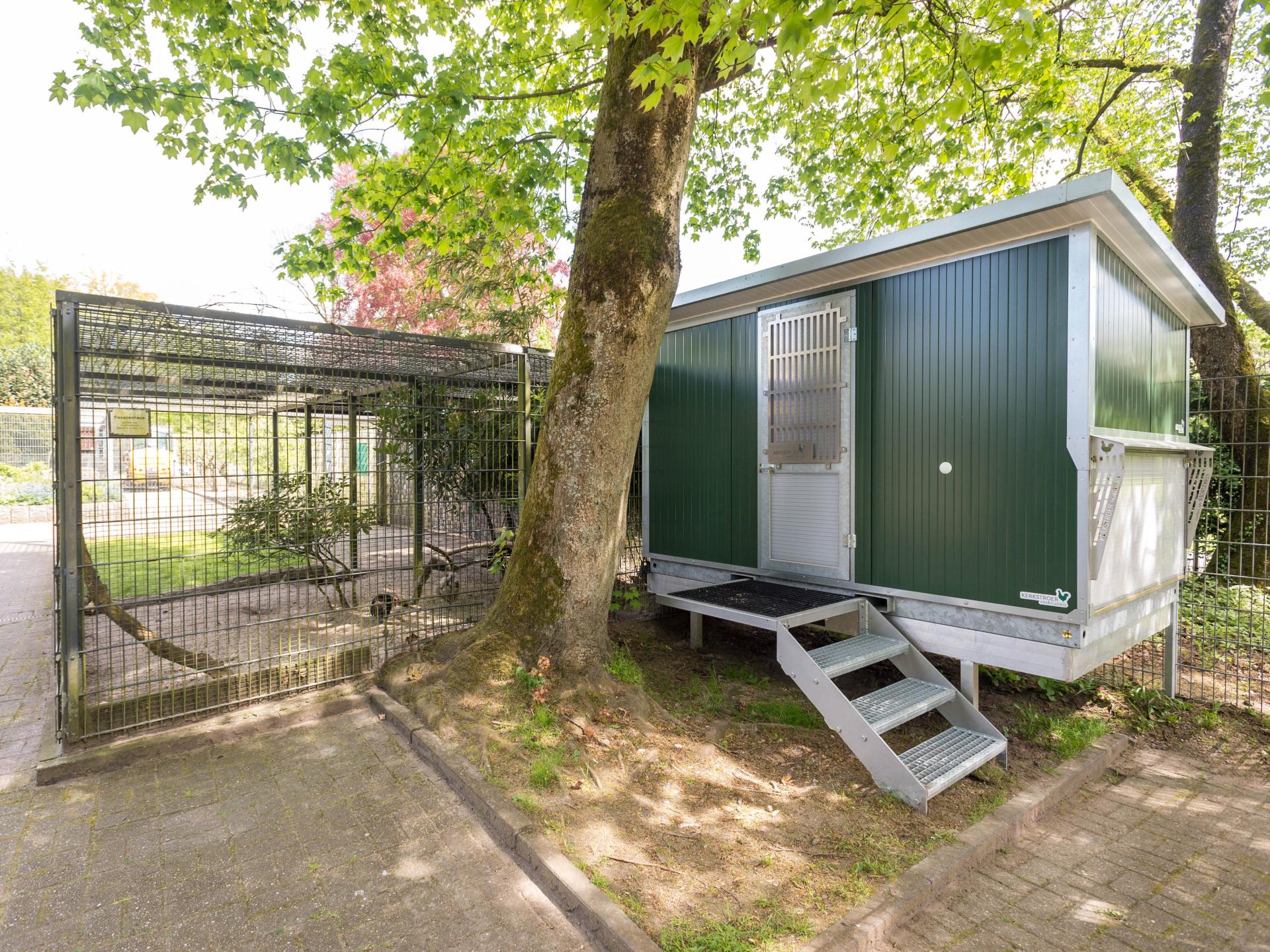 Neuer Hühnerstall des Tiergeheges im Arche Park Mülheim.