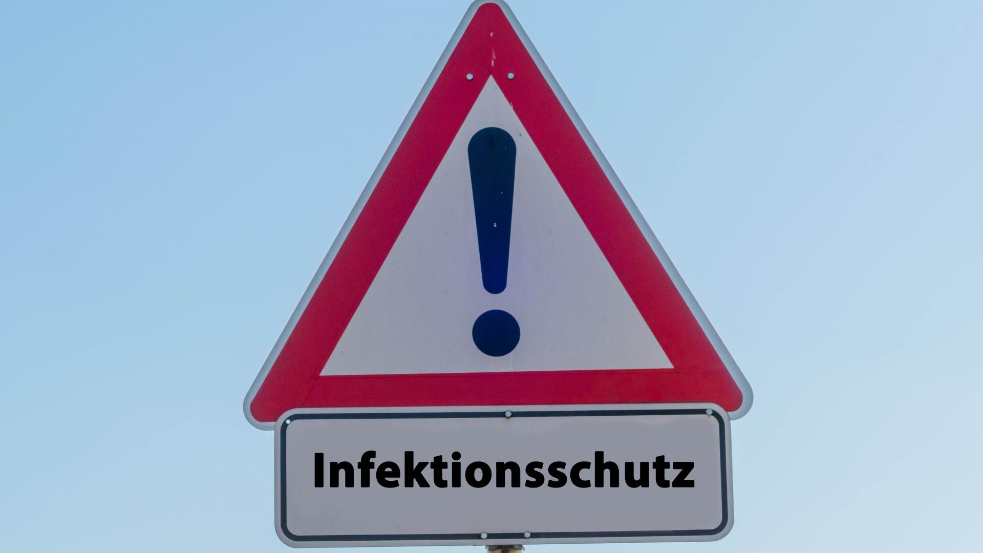 Warnschild mit dem Wort Infektionsschutzgesetz