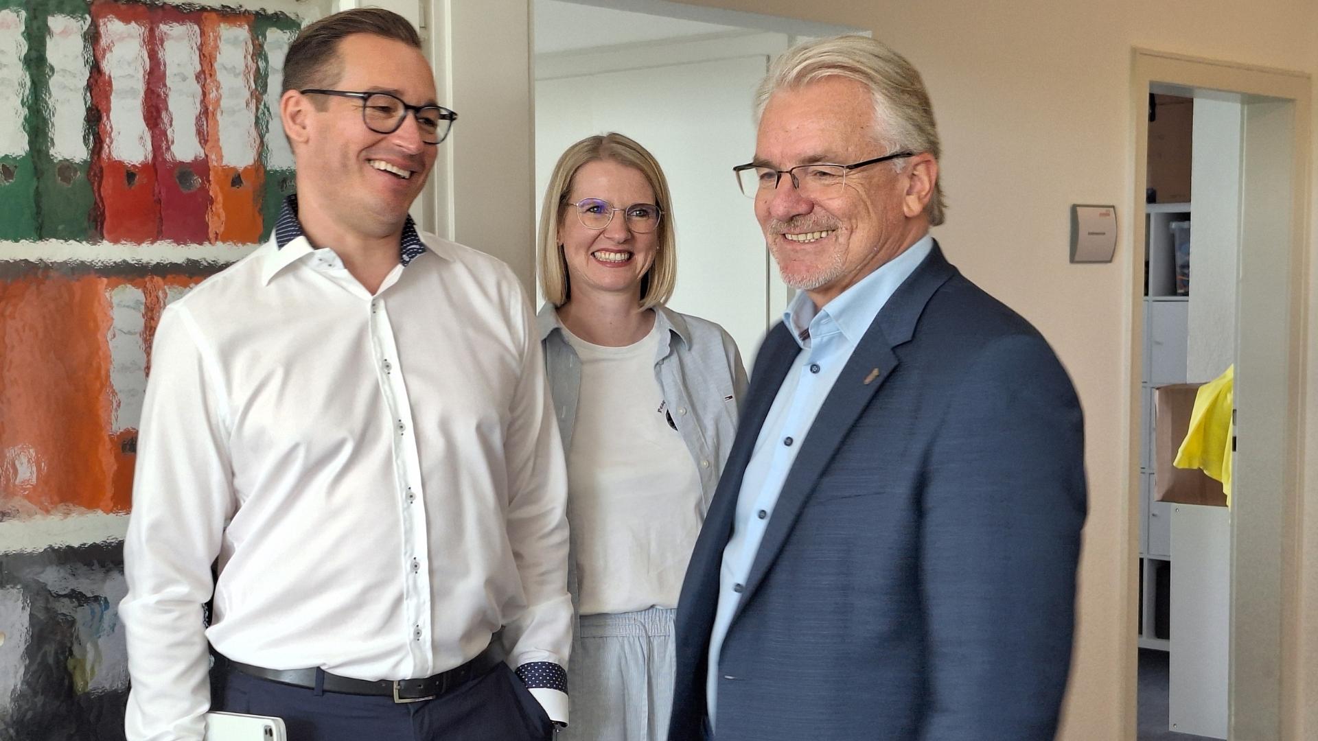 Oberbürgermeister Marc Buchholz mit Mitarbeitern der Firma Preusse GmbH