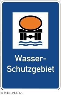 Das amtliche Schild eines Wasserschutzgebietes.