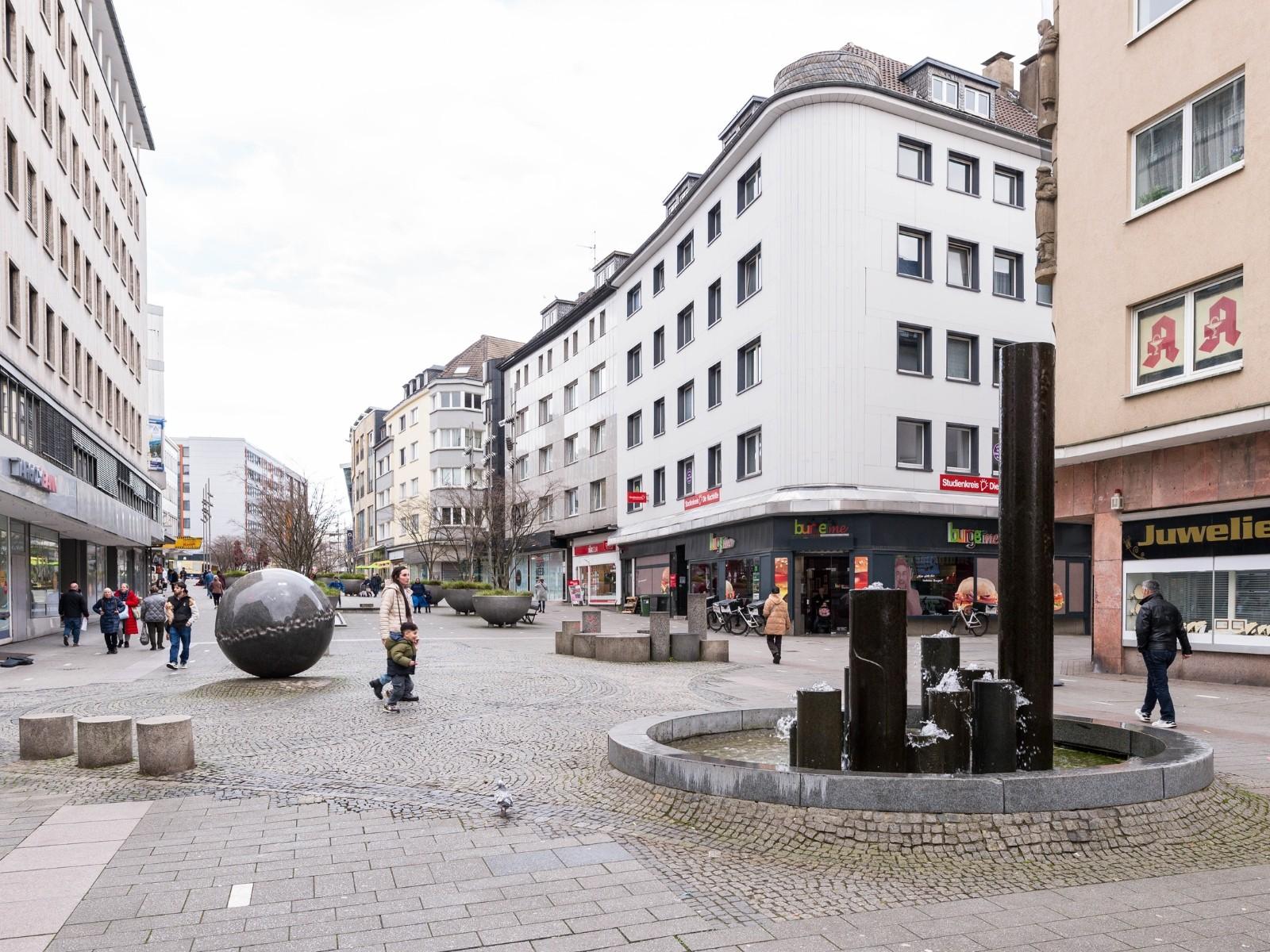 Fußgängerzone in der Mülheimer Schloßstraße