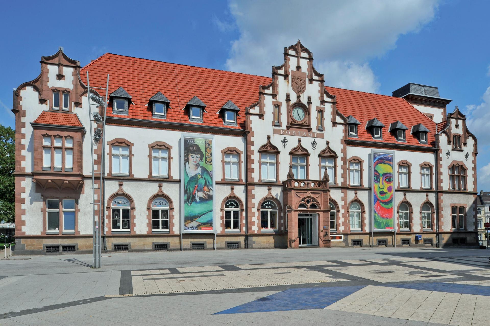 Das Kunstmuseum, beheimatet in dem früheren Post-Gebäude mitten in der Innenstadt, präsentiert unter anderem eine beeindruckende Sammlung expressionistischer Werke.