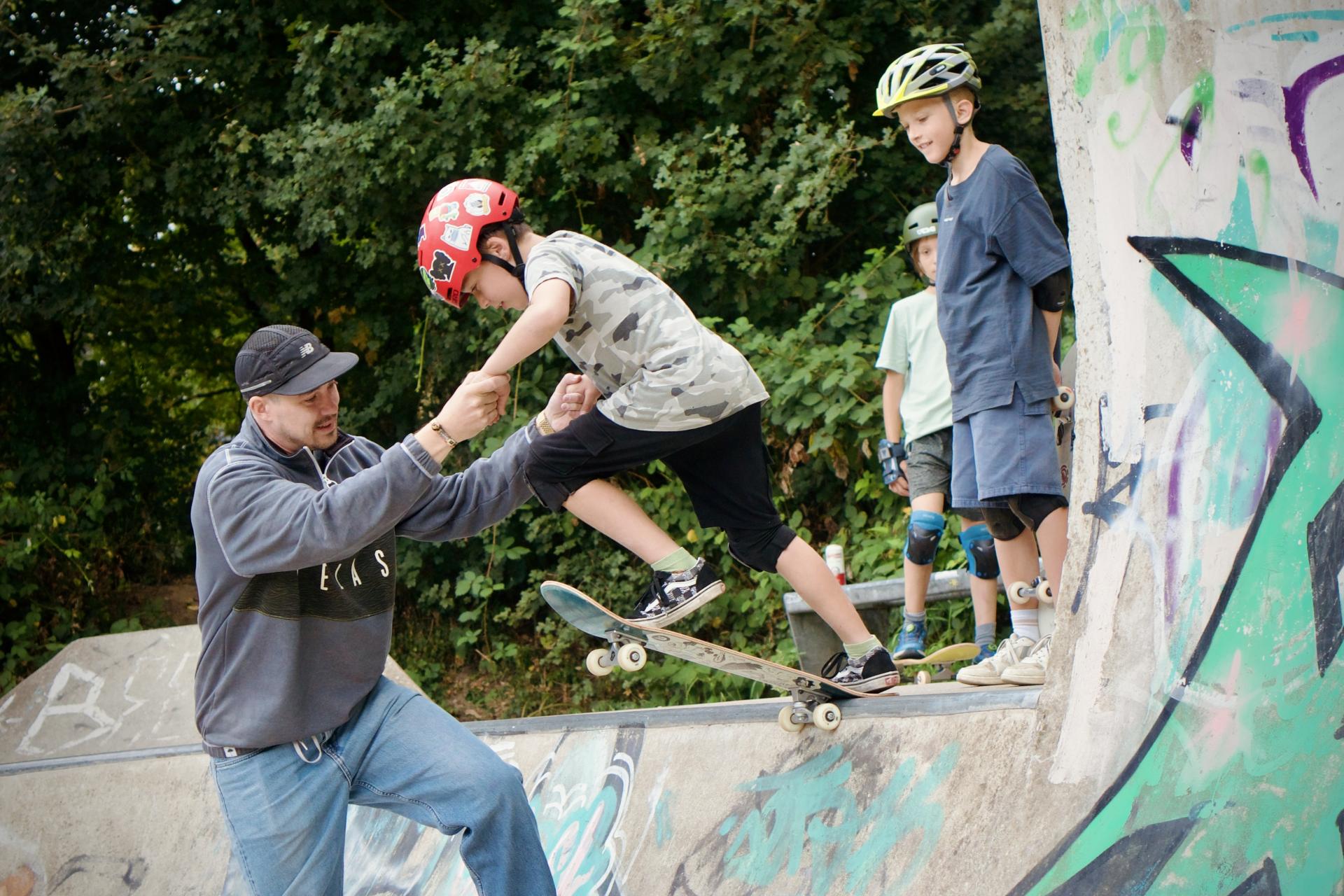 Foto vom Skatekurs auf der Skateanlage Südstraße