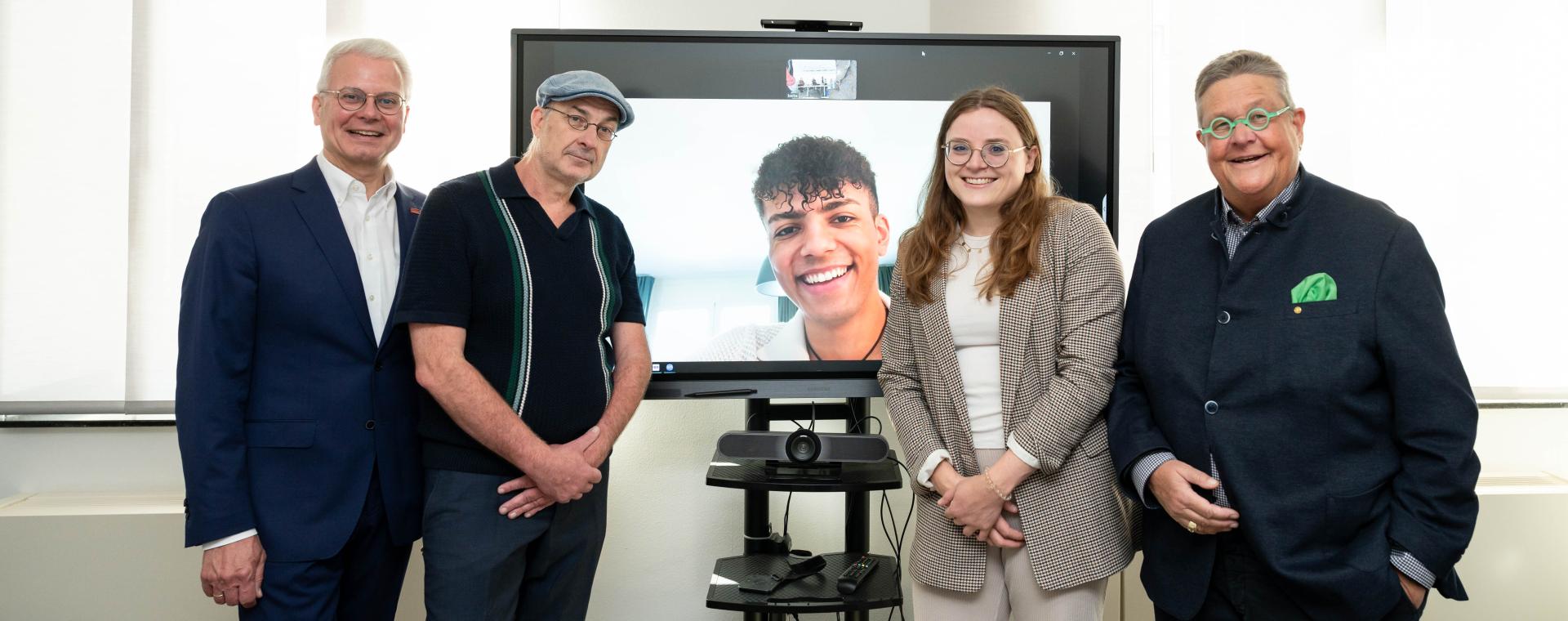 Der Ruhrpreis für Kunst und Wissenschaft der Stadt Mülheim an der Ruhr für das Jahr 2025 wird an den bildenden Künstler Ralf Raßloff sowie als Förderpreis an den Pianisten Louis Philippson vergeben.