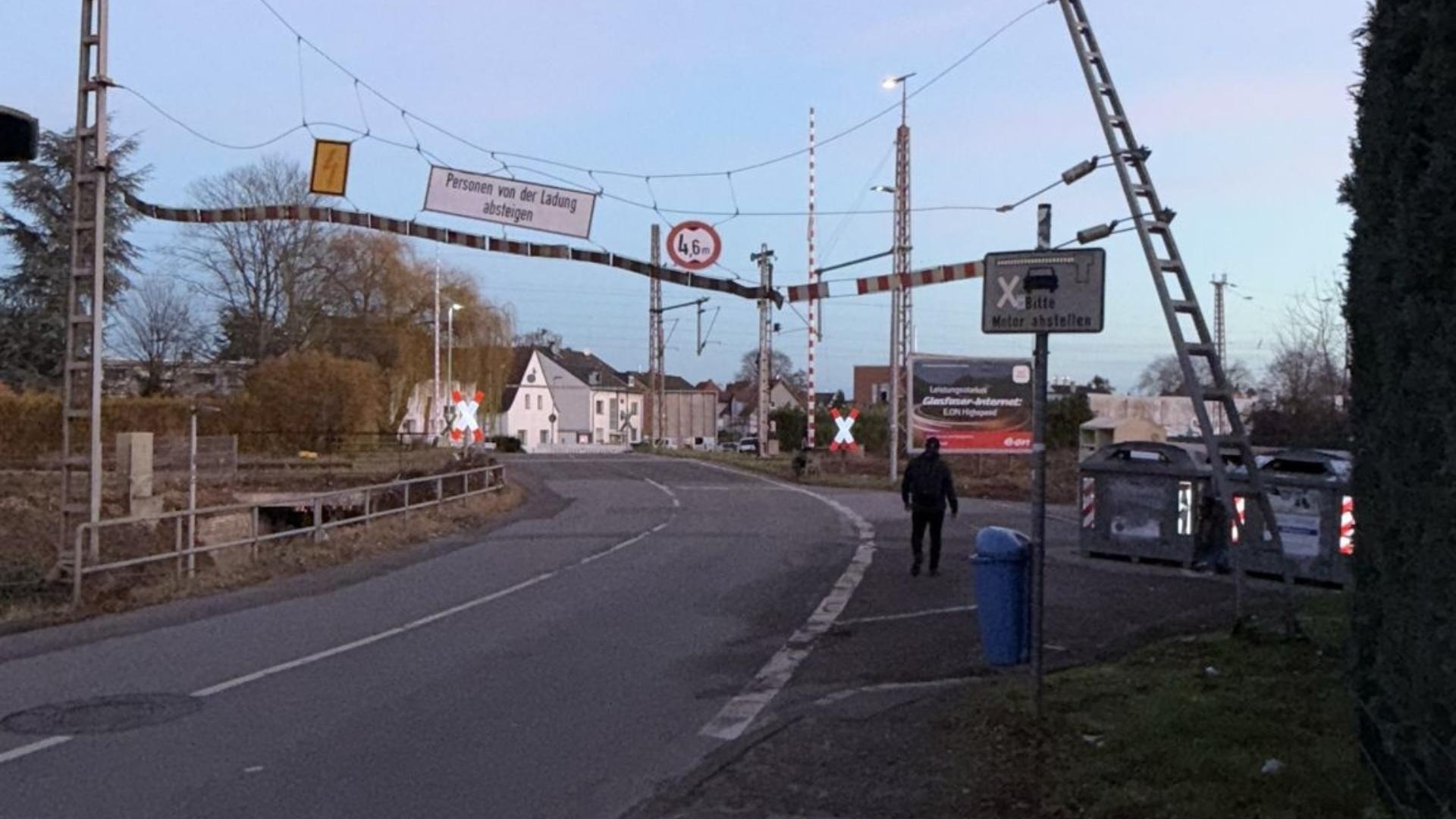 Unfallschaden am Bahnübergang der Heerstraße