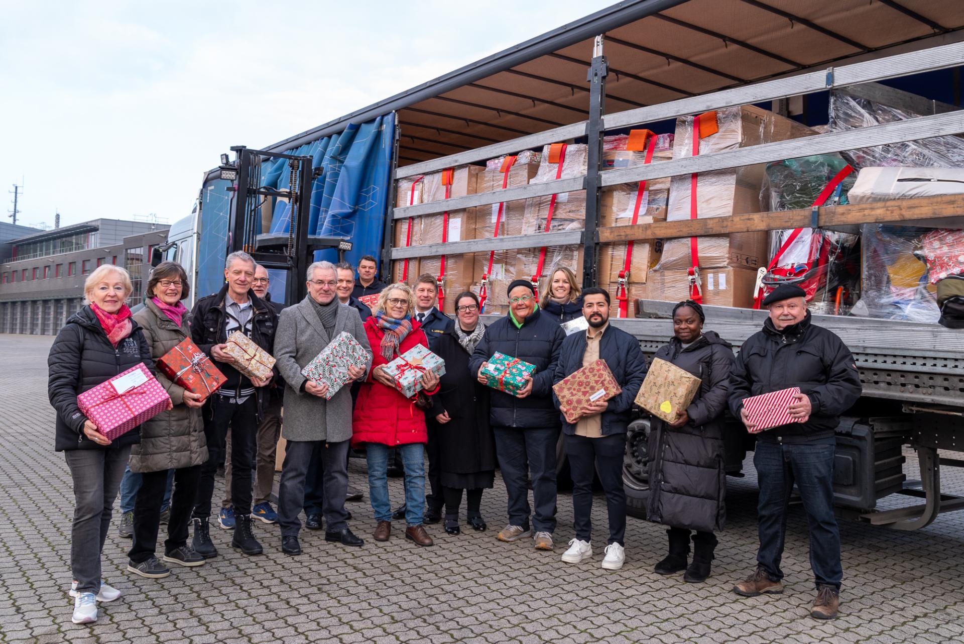 Abfahrt vom Hilfstransport mit Weihnachtspäckchen für die ukrainische Cousinenstadt nach Ivano-Frankivsk
