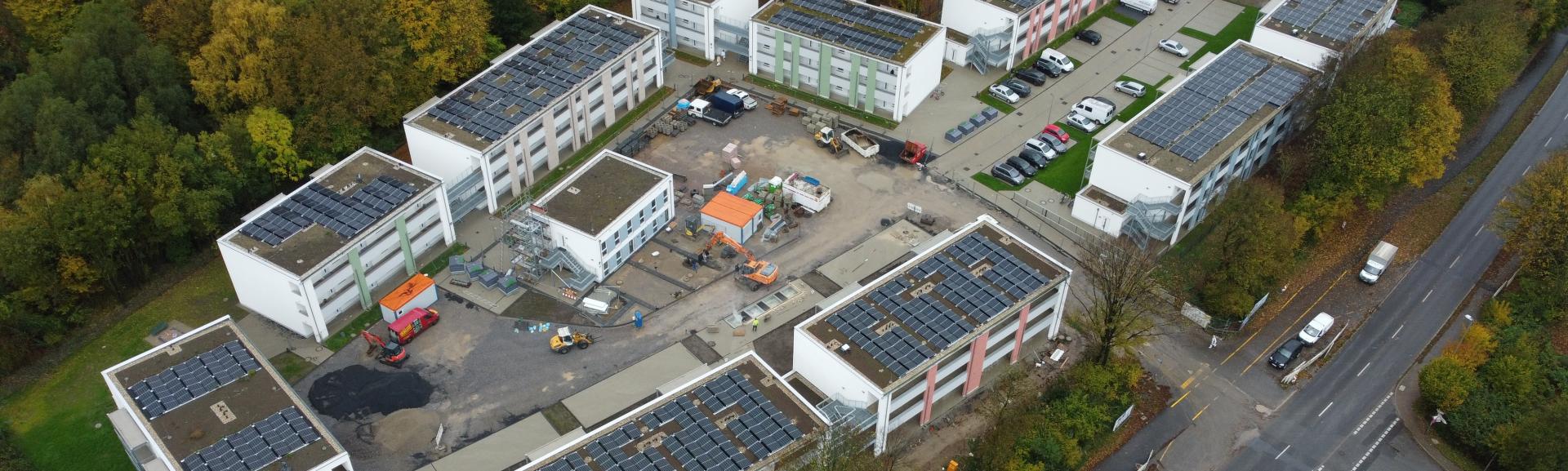 Das Bild zeigt einen Ausschnitt des Bauprojektes an der Zeppelinstraße in Mülheim an der Ruhr als neue Unterkunft für Geflüchtete.