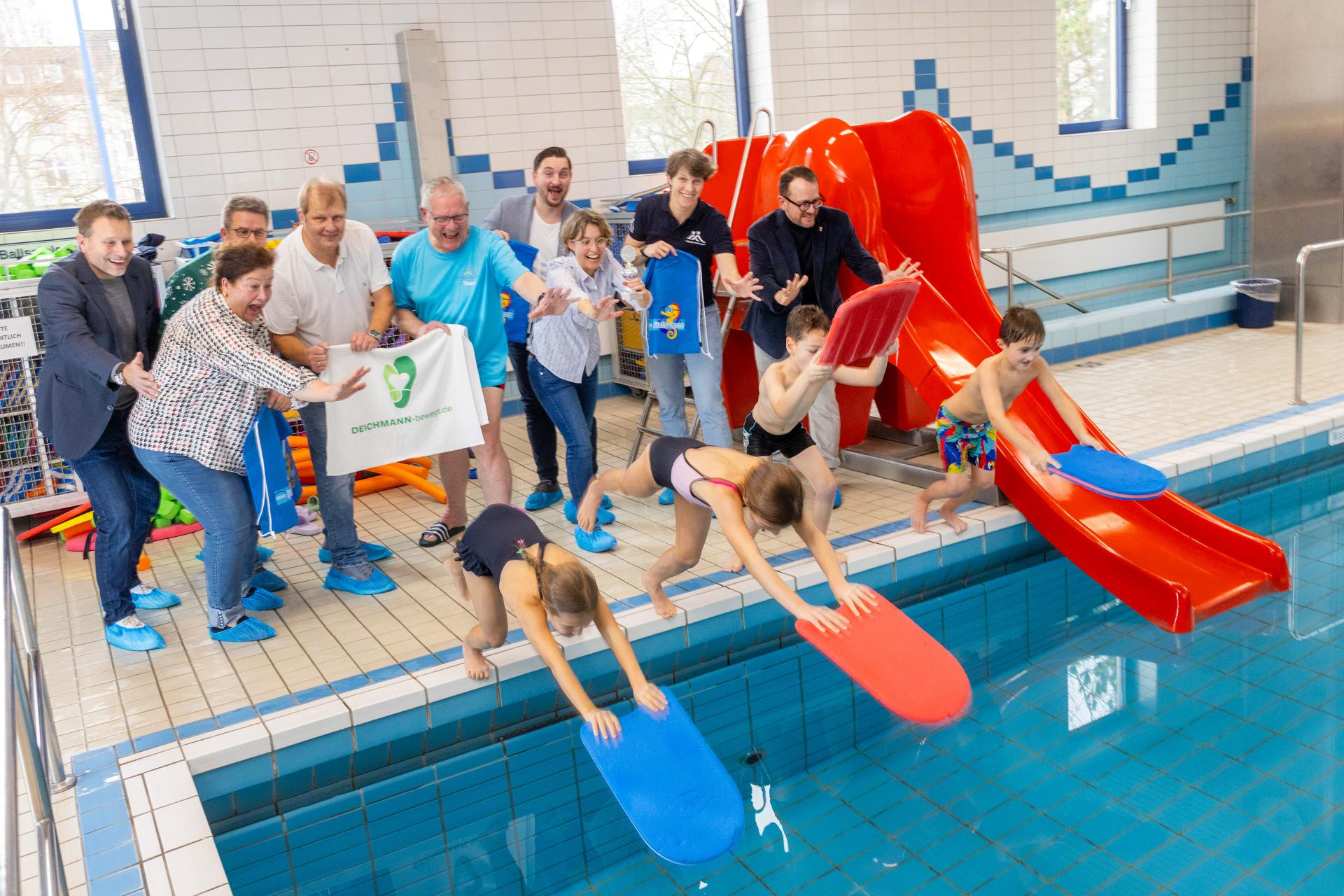 Preis-Übergabe "Schwimmhelden 2025"