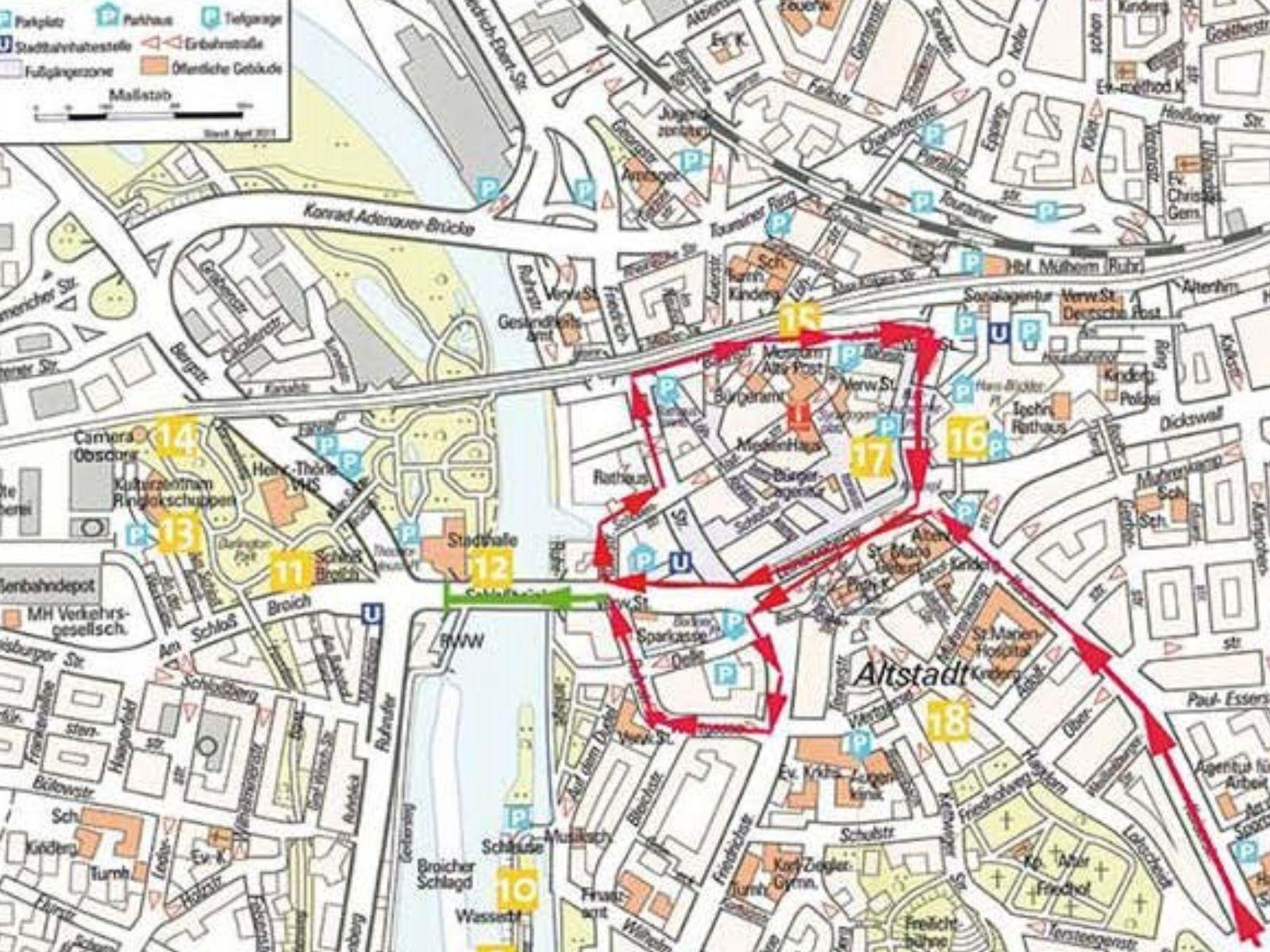 Karte der Mülheimer Innenstadt, auf der der Zugweg des Rosenmontagszuges eingezeichnet ist.