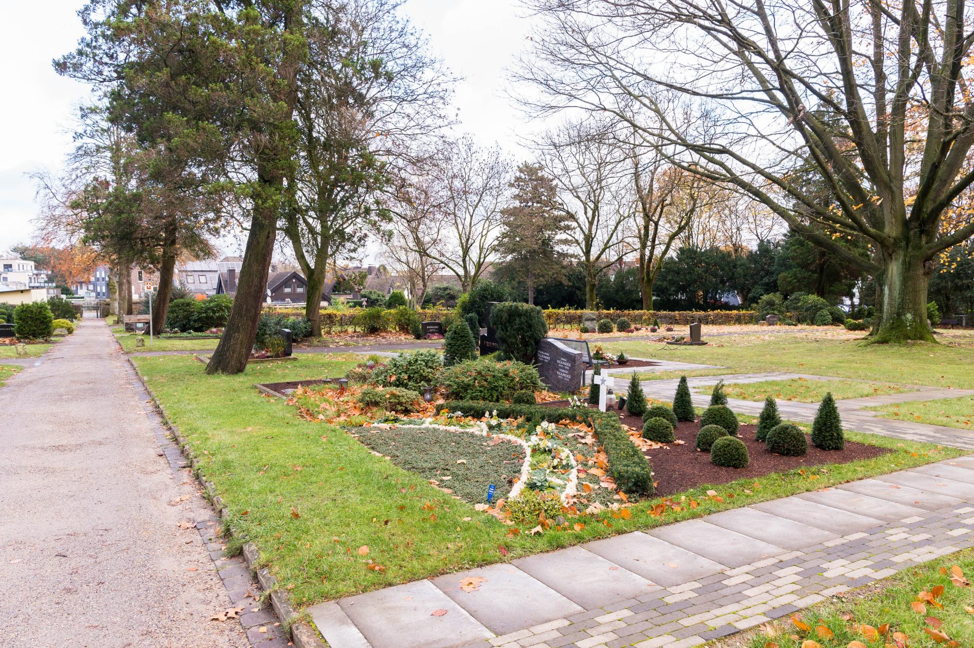 Individuell gestaltbare Erdgrabstätten für Särge in Speldorf