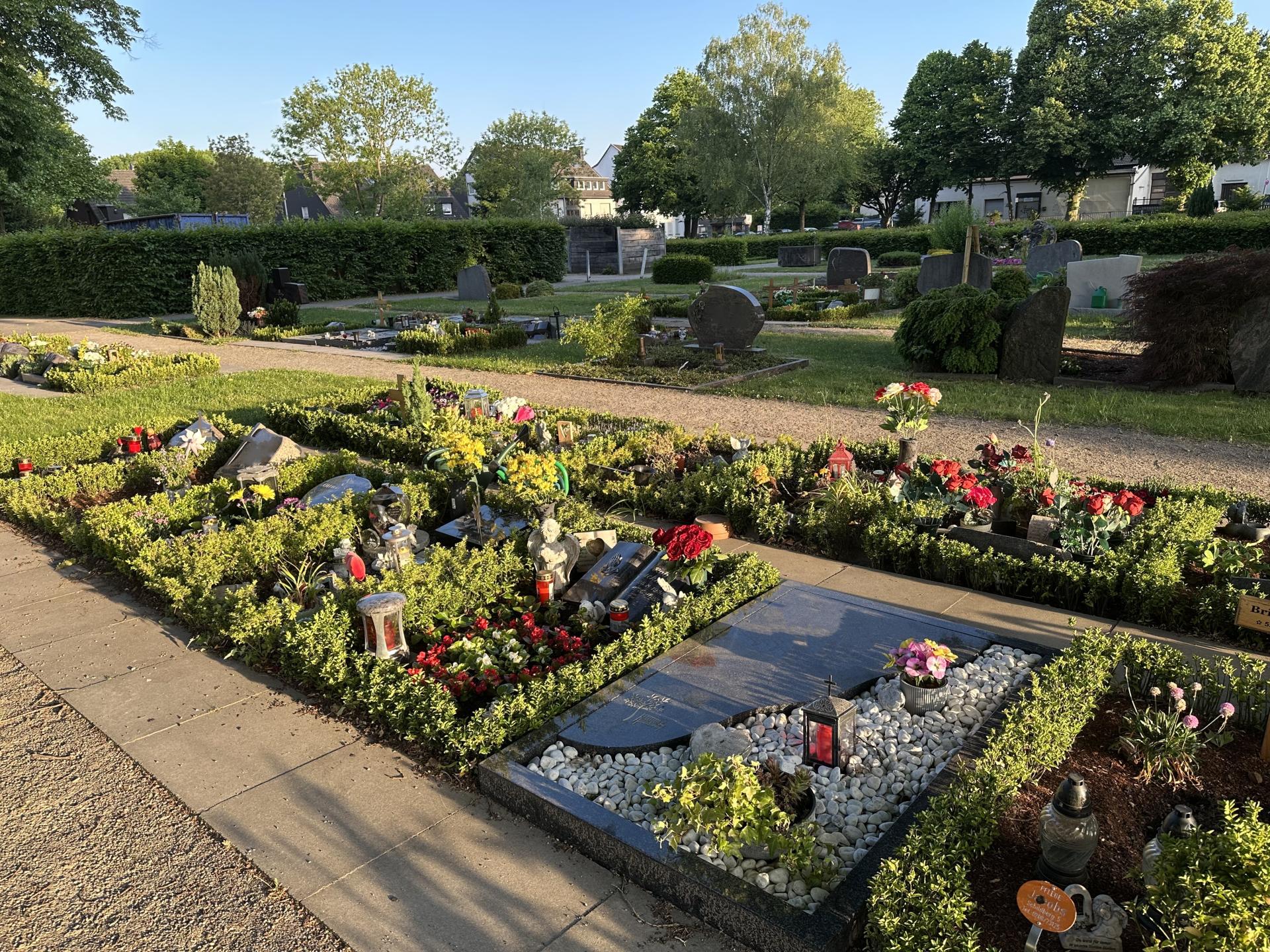 Urnenerdgräber auf dem Friedhof Dümpten I