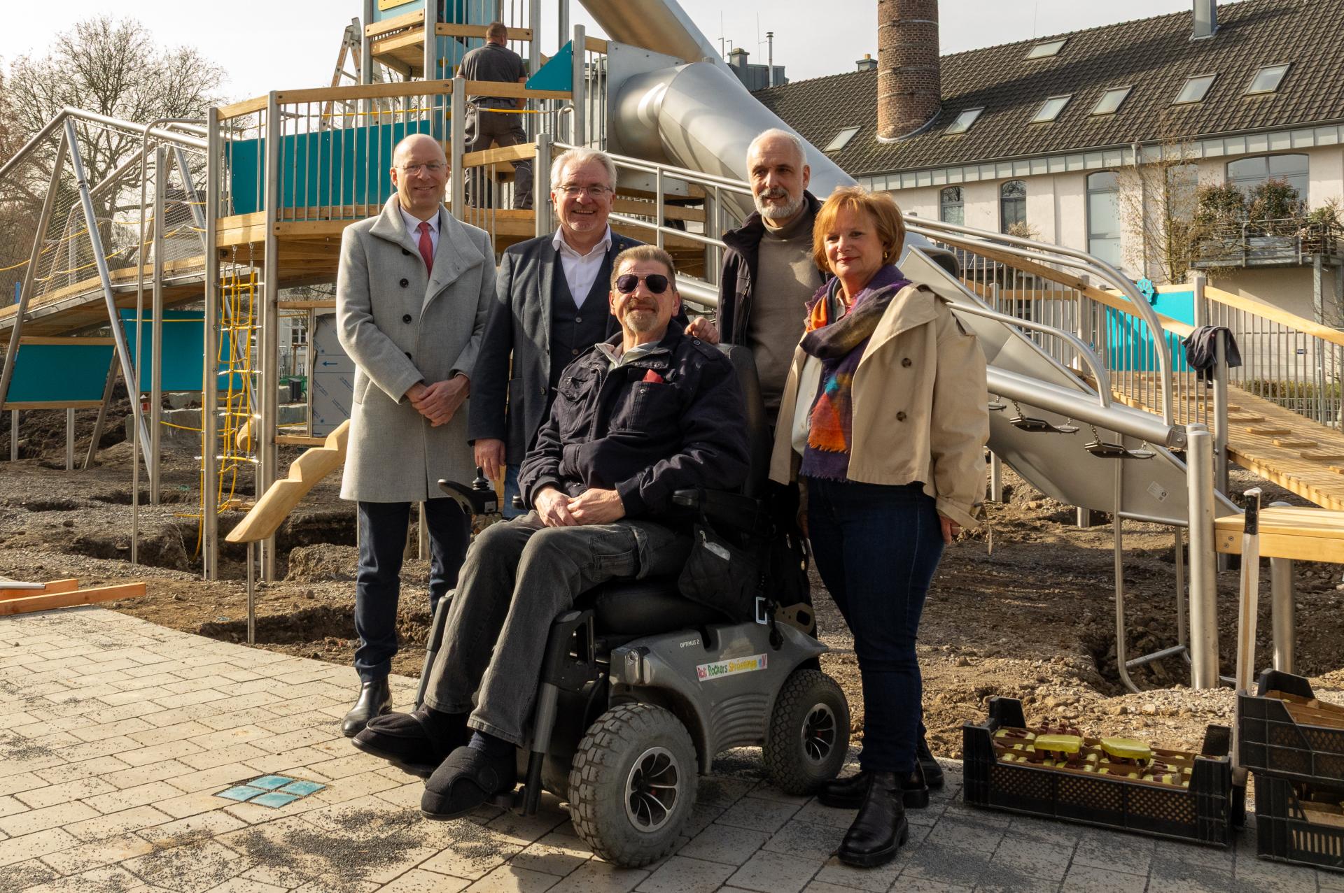 Begehung vom neuen Inklusivem Spielplatz Schloßberg / Fossilienweg