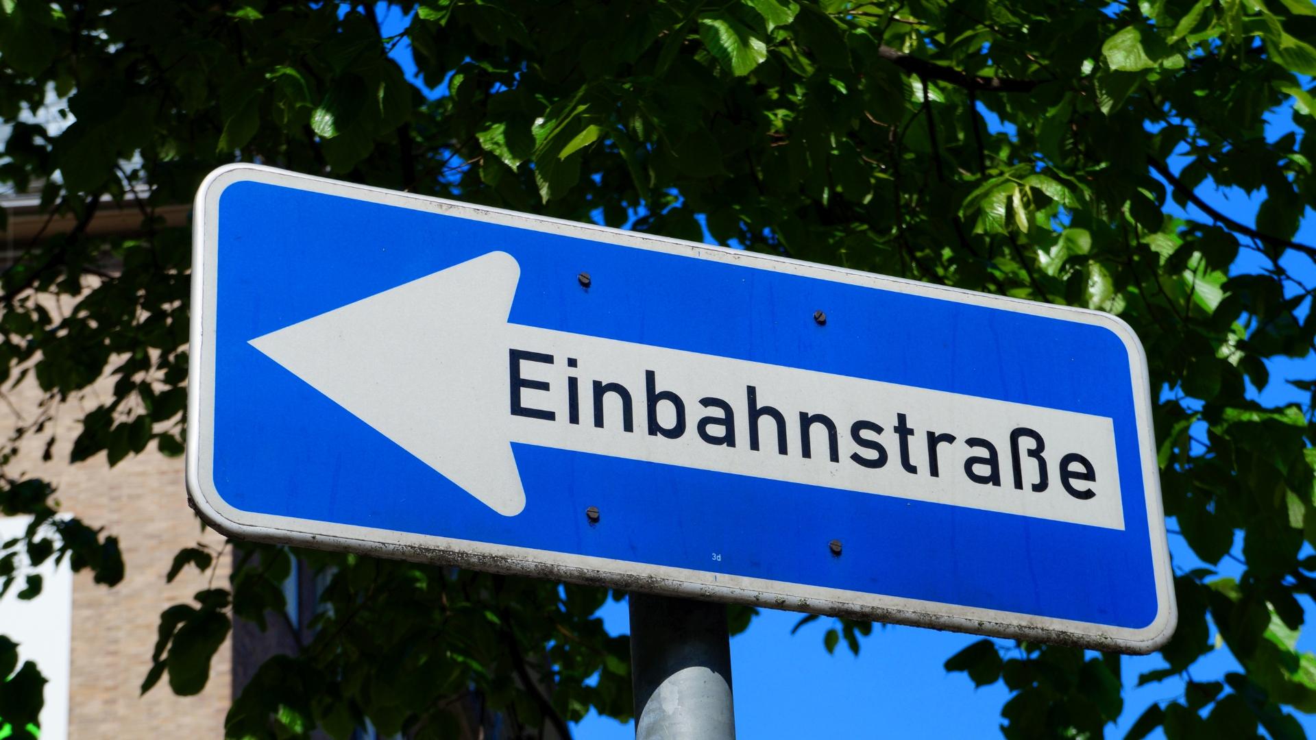 Straßenschild Einbahnstraße