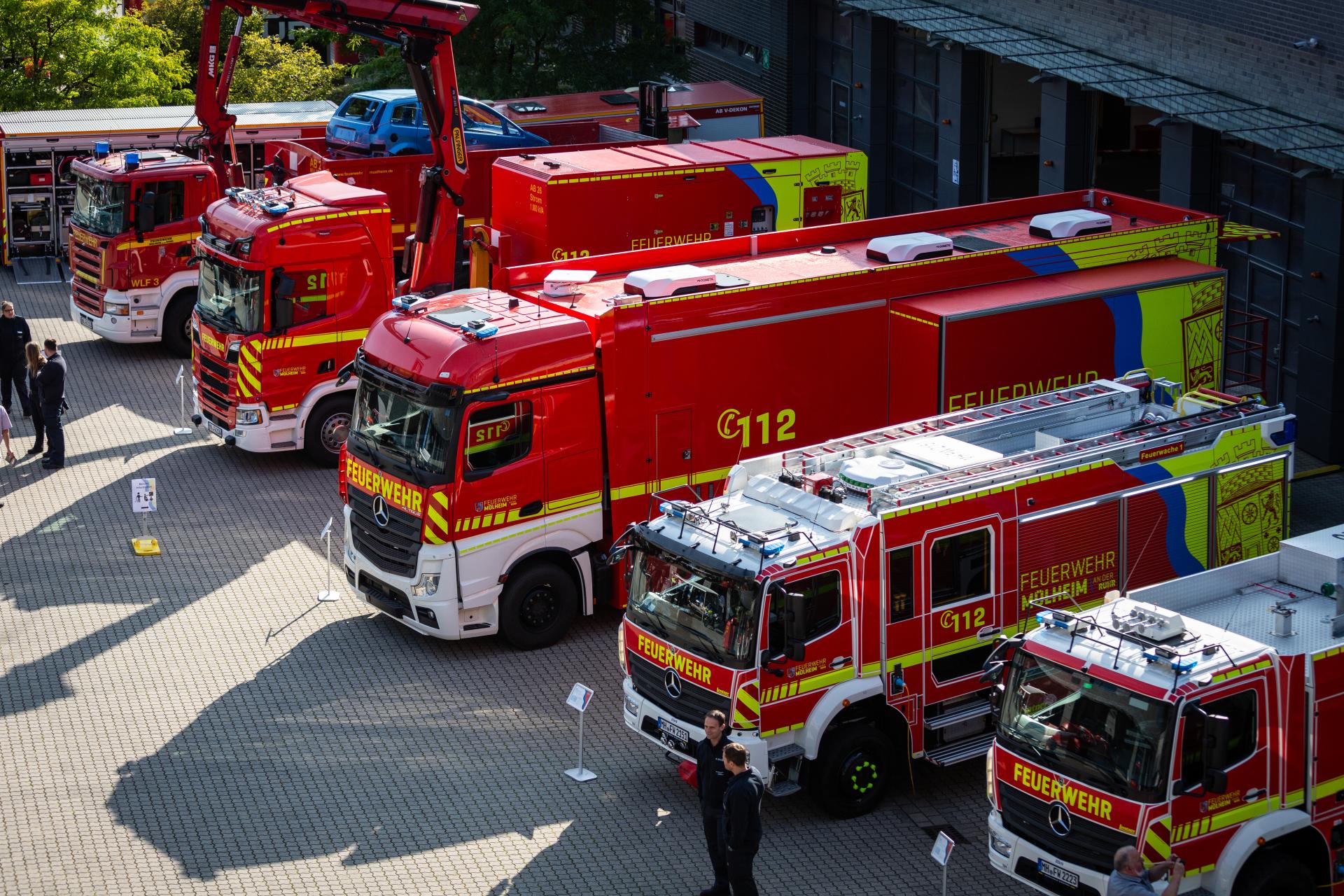 Fahrzeuge der Feuerwehr beim Tag der offenen Tür