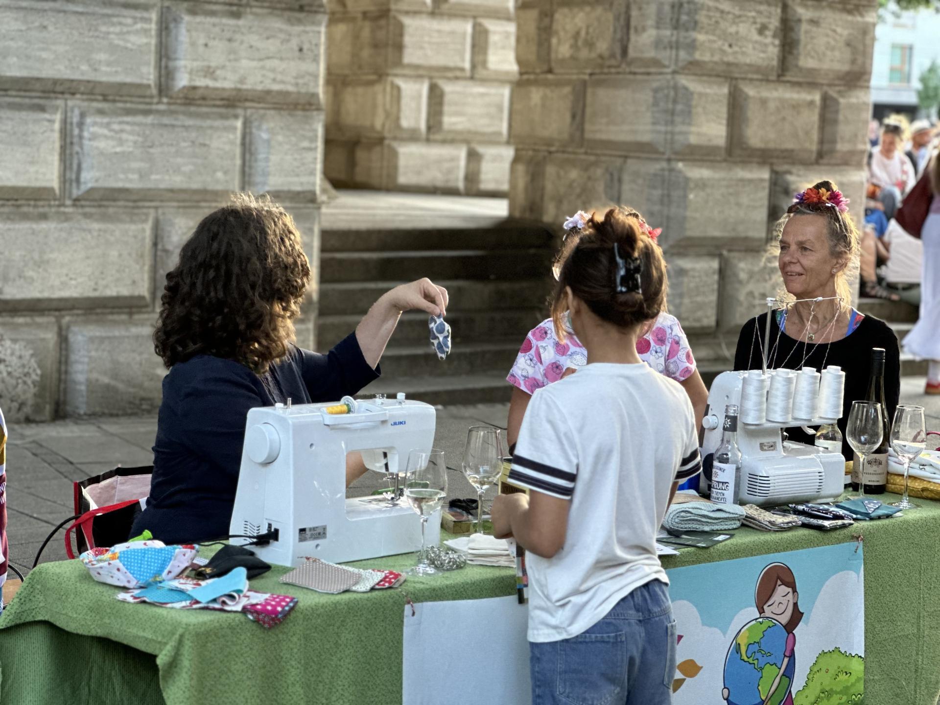 Pop-up Nähstand bei Schön hier! im Juli 2025 im Rahmen vom Bürgermitwirkungsbudget