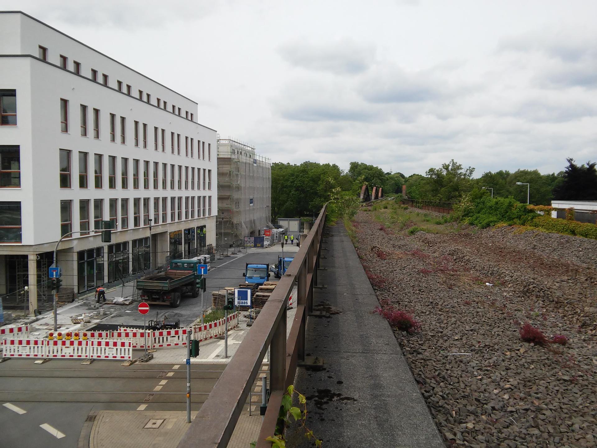 Bahntrasse vor der Umgestaltung mit Blick auf das Ruhrbania Baufeld 2