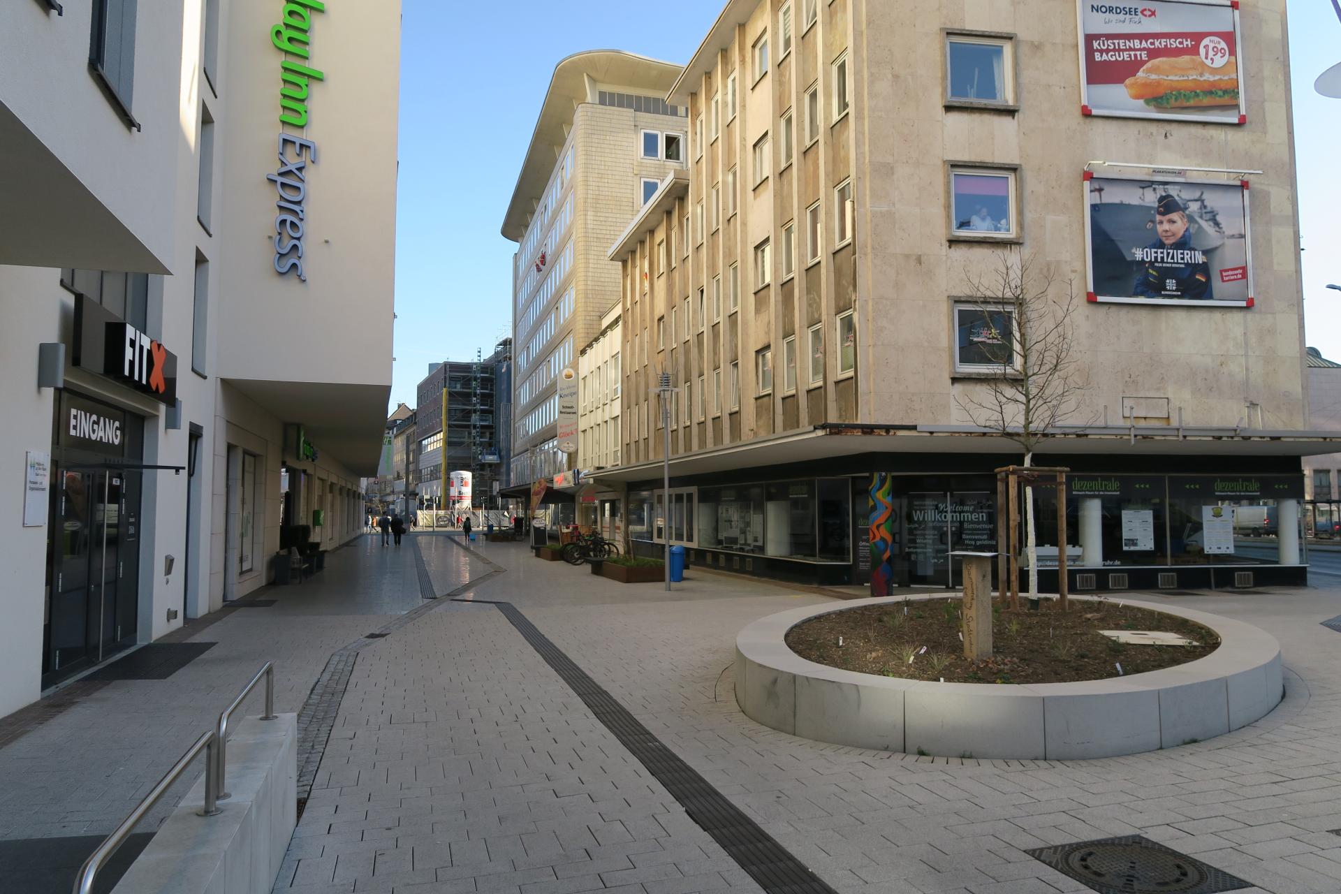Neues Hochbeet vor der vier.zentrale