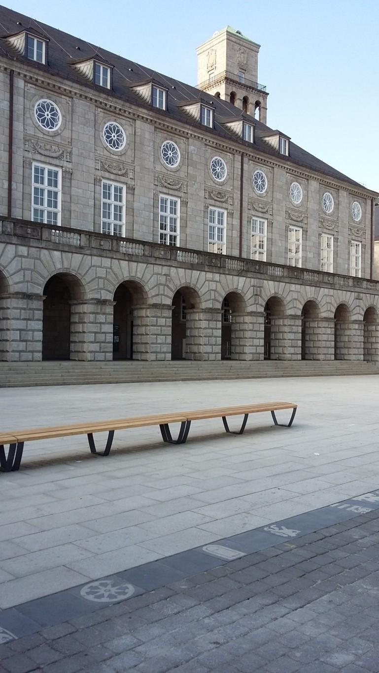 Vorplatz des Rathauses nach der ersten Umgestaltung