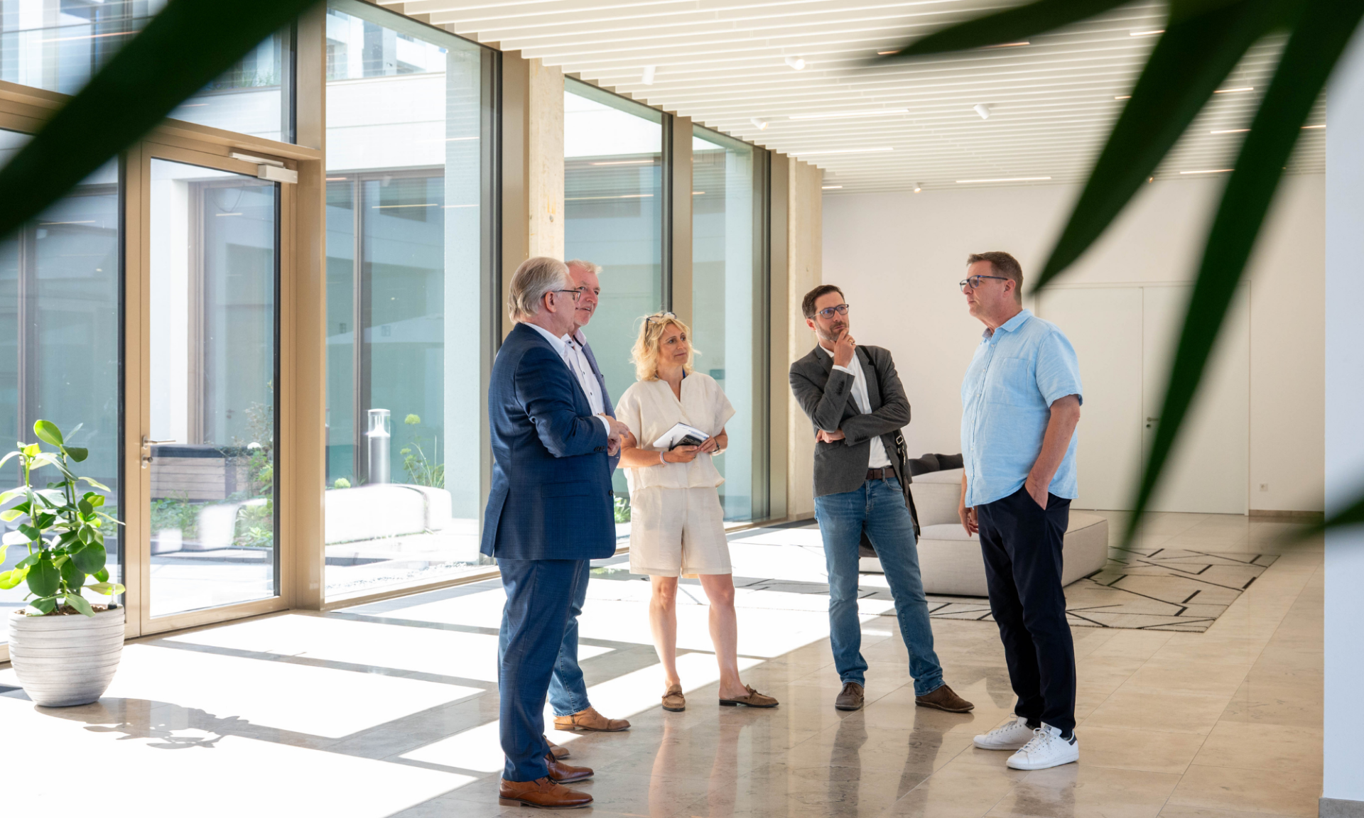 Oberbürgermeister Marc Buchholz auf Sommertour bei PVS holding GmbH.
