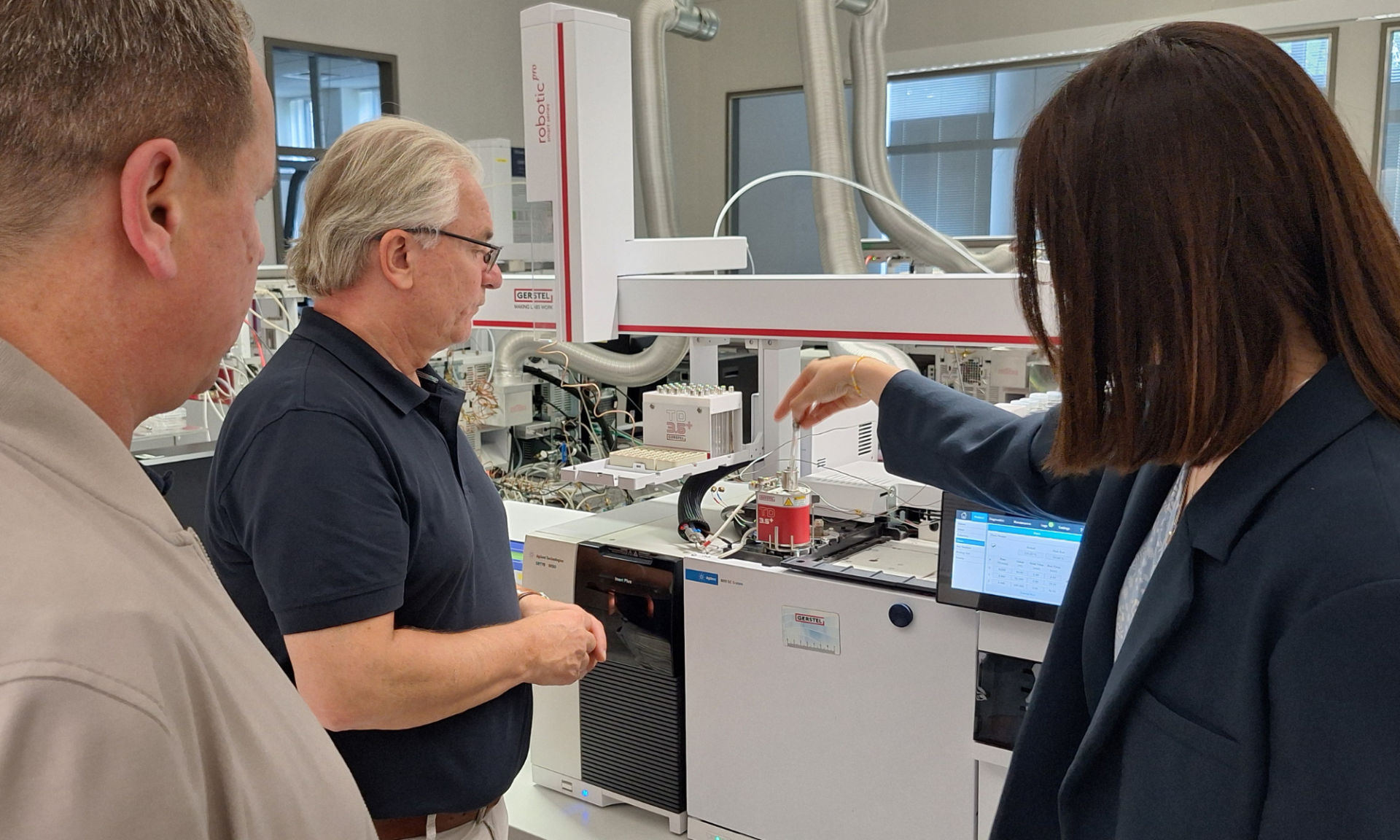 Oberbürgermeister Marc Buchholz bei der GERSTEL GmbH & Co. KG